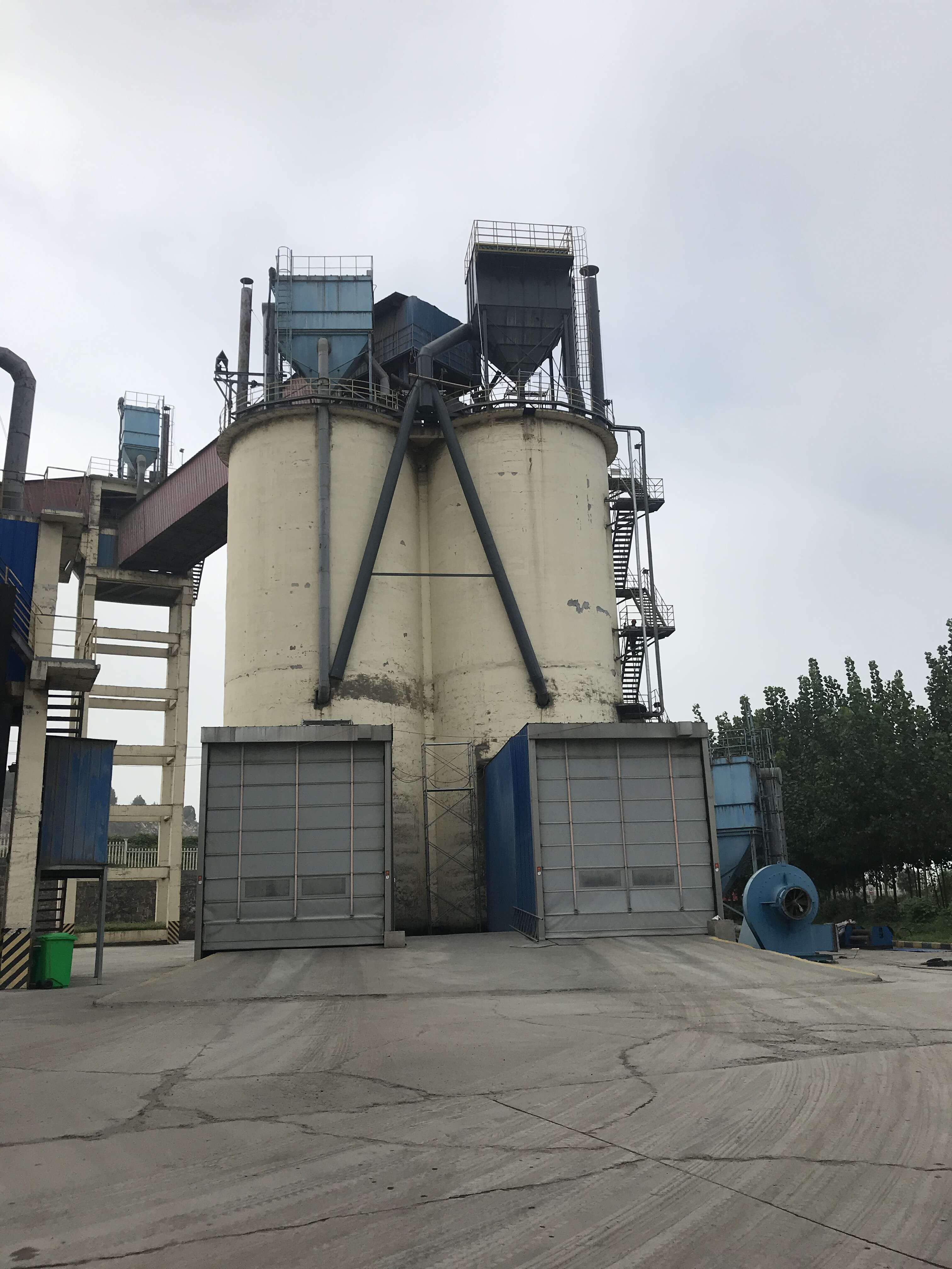 灰?guī)熵?fù)壓抑塵除塵器